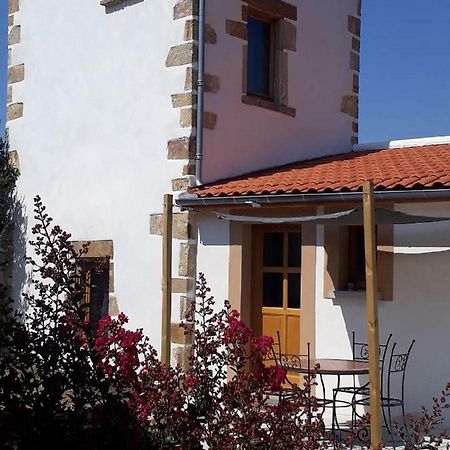 Hotel Pigeonnier Vic-le-Comte Exterior foto